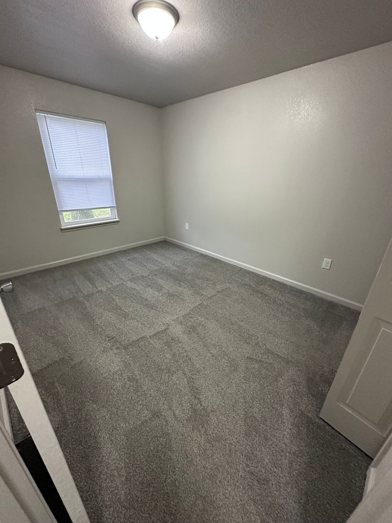 Green Ridge Apartment: 201 S Illinois St