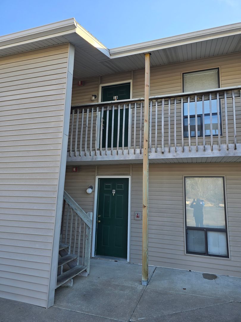 Osage Beach Apartment: 858 Hwy D #18