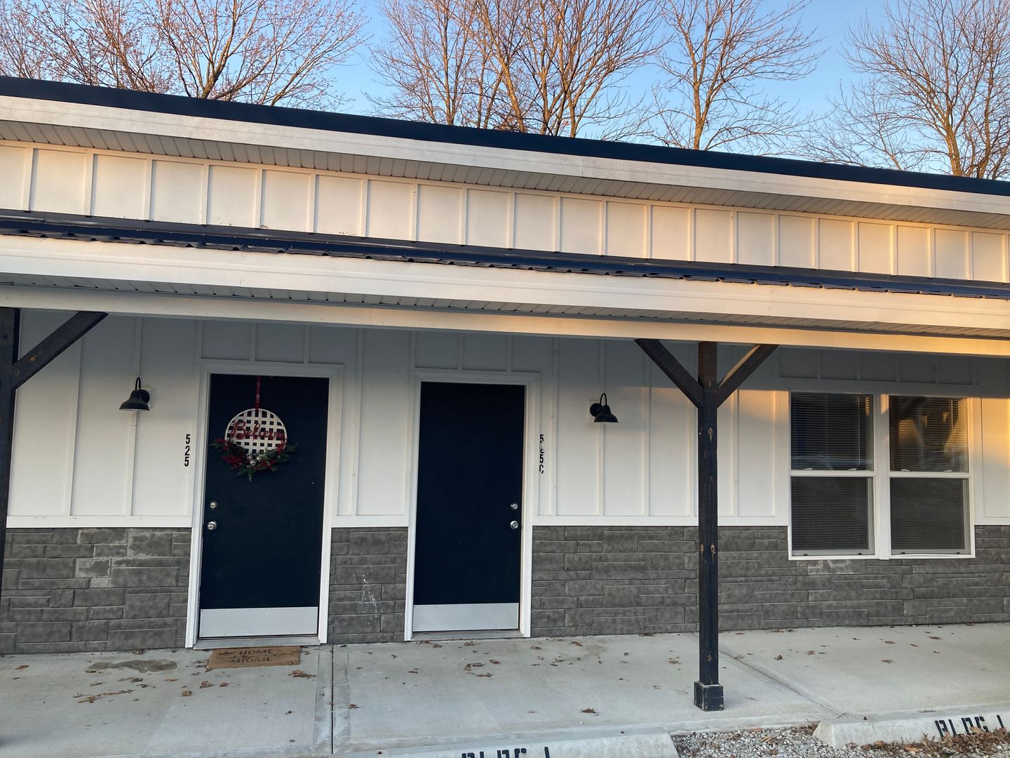 Green Ridge Apartment: 201 S Illinois St