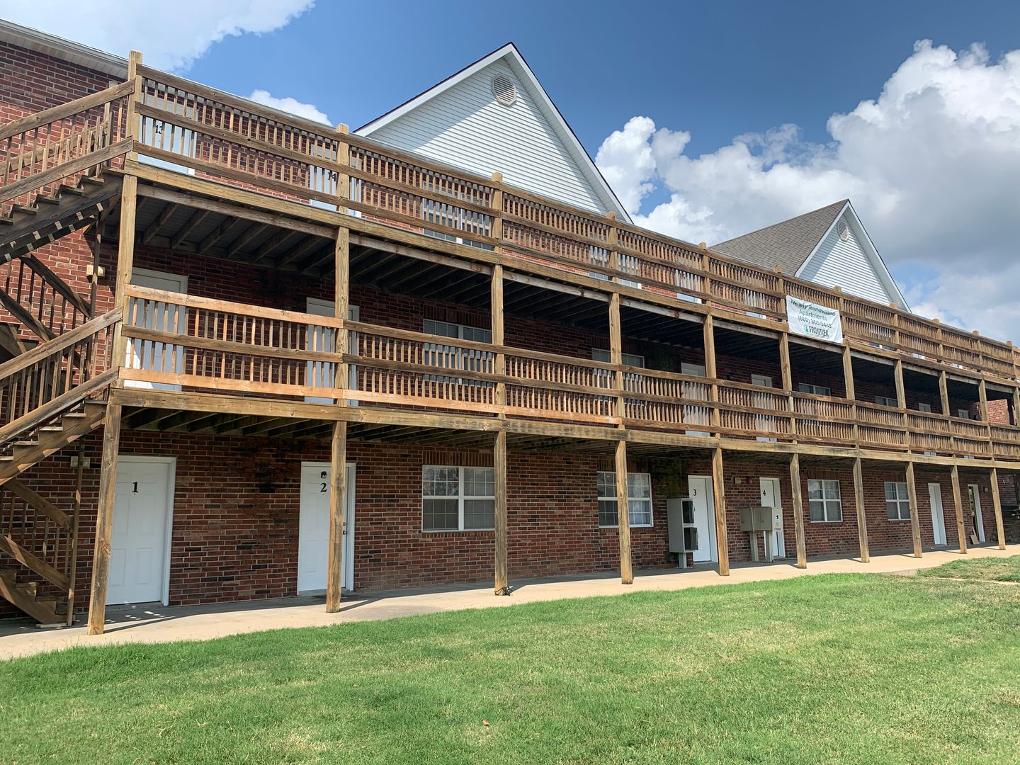 Warrensburg Apartment: 211 McGoodwin St