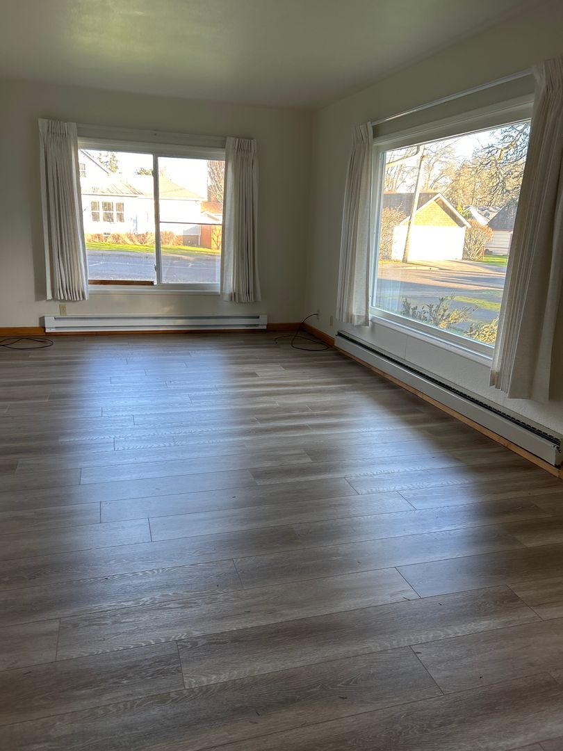 Albany House: 808 SW Broadway