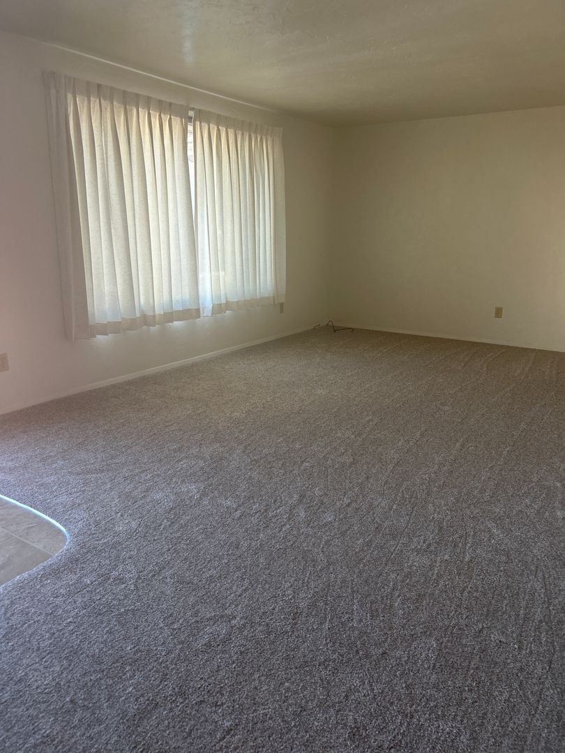 Albany Apartment: 1640 SE Geary 1-4