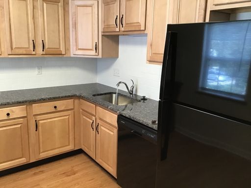 2 Bedrooms / 1.5 Bathrooms - 2nd Floor, End Apartment – photo 1