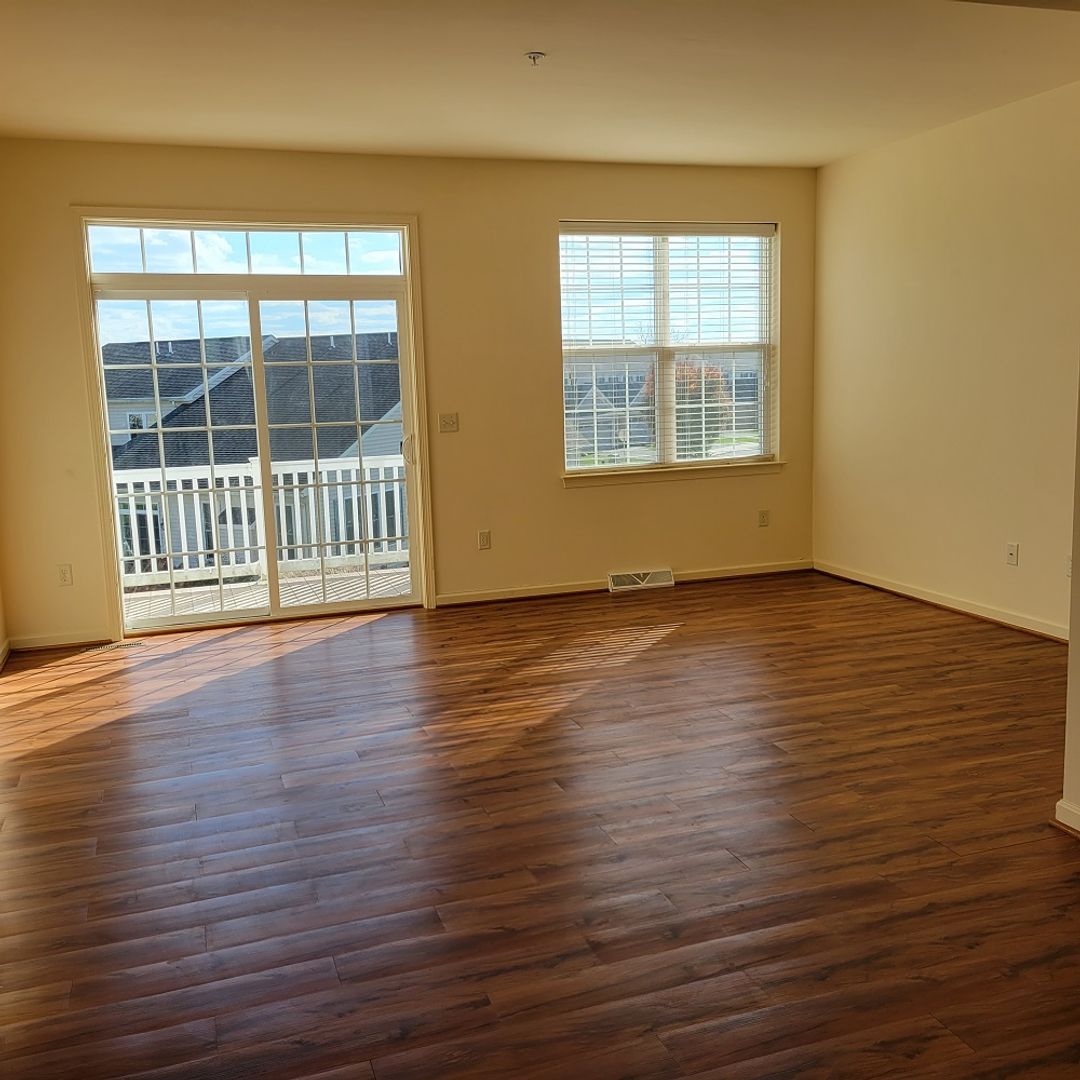 Lancaster Apartment: 231 Kilgannon Lane
