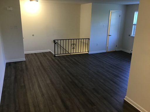 2 Bedrooms / 1 Bath - 2nd Floor, End Apartment – photo 1