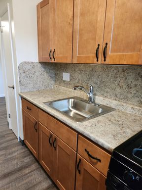 2 Bedrooms / 1 Bath - 2nd Floor, End Apartment – photo 1