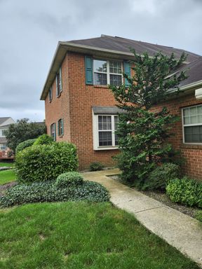 2 Bedrooms / 1.5 Baths - End Townhome w/ One (1) Car Attached Garage and Unfinished Basement – photo 1