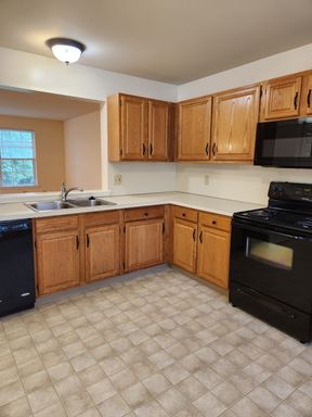 2 Bedrooms / 1.5 Bath - Interior Townhome w/ One (1) Car Attached Garage and Basement