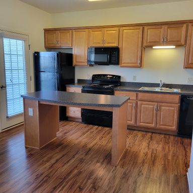 King Studio Apartment - 2nd Floor – photo 1