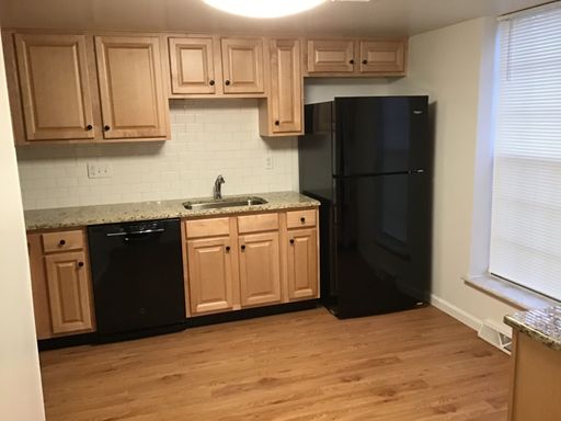 3 Bedrooms / 2 Baths - 1st Floor, End Apartment – photo 1