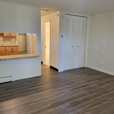 1 Bedroom / 1 Bath - 2nd Floor Apartment – photo 1