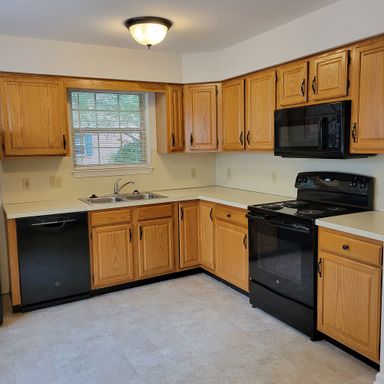 2 Bedrooms / 1.5 Bath Townhome w/ 1 Car Attached Garage and Unfinished Basement – photo 1