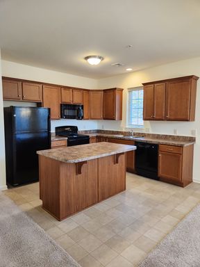 2 Bedrooms / 2 Baths - 1st Floor, End Apartment – photo 1