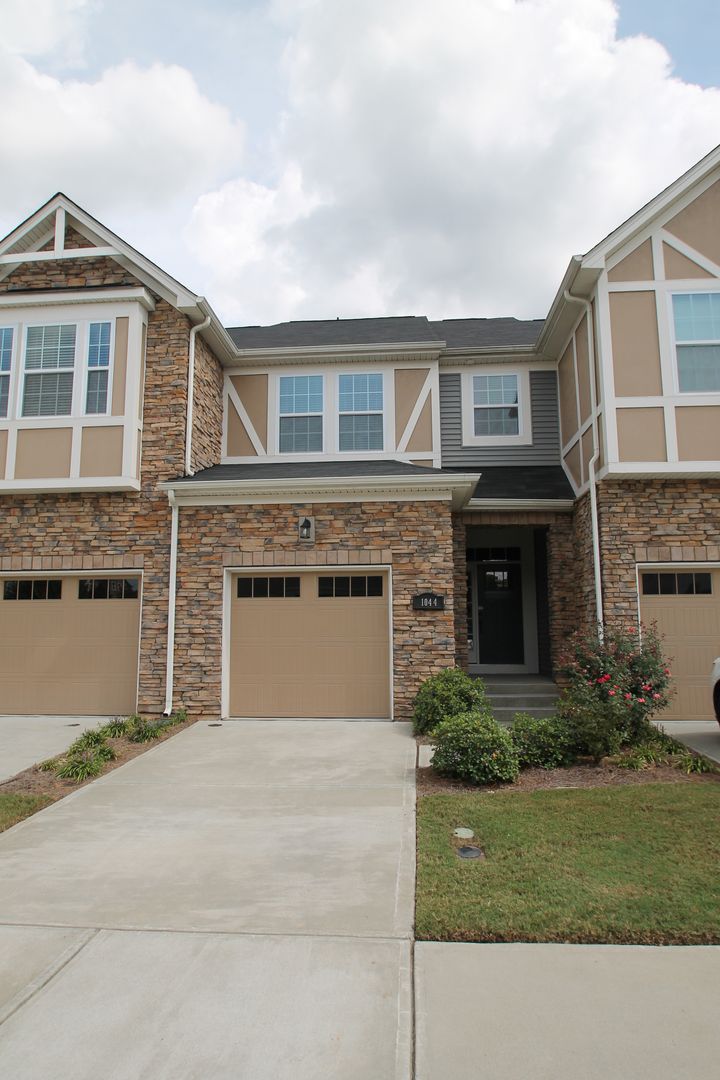 Fort Mill House: 1044 Archibald Ave
