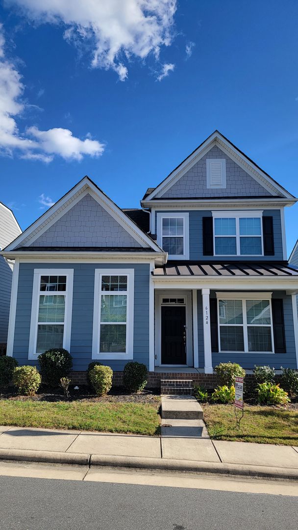 Tega Cay House: 6124 Cloverdale Drive