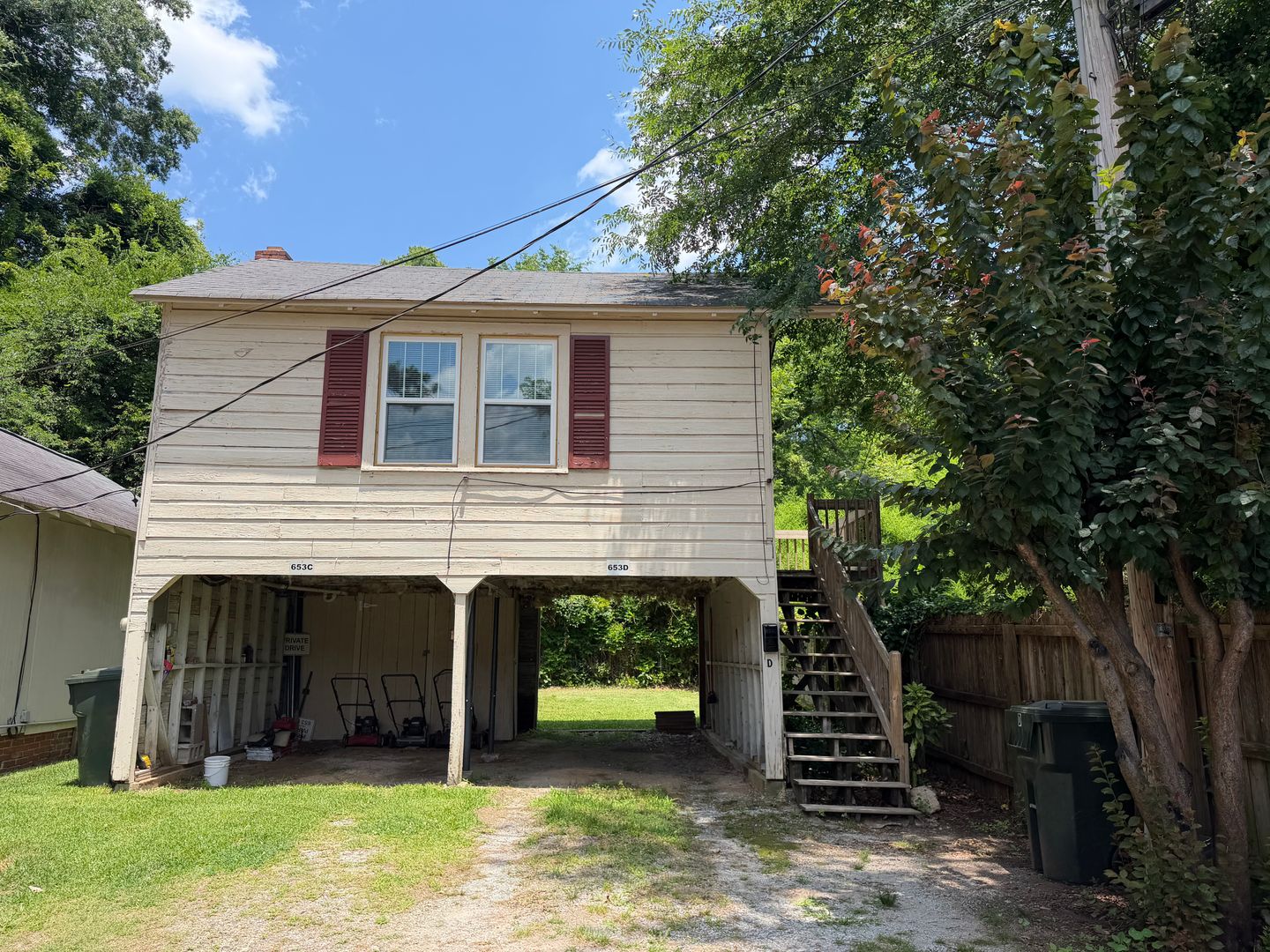 Rock Hill House: 653 D East Main Street