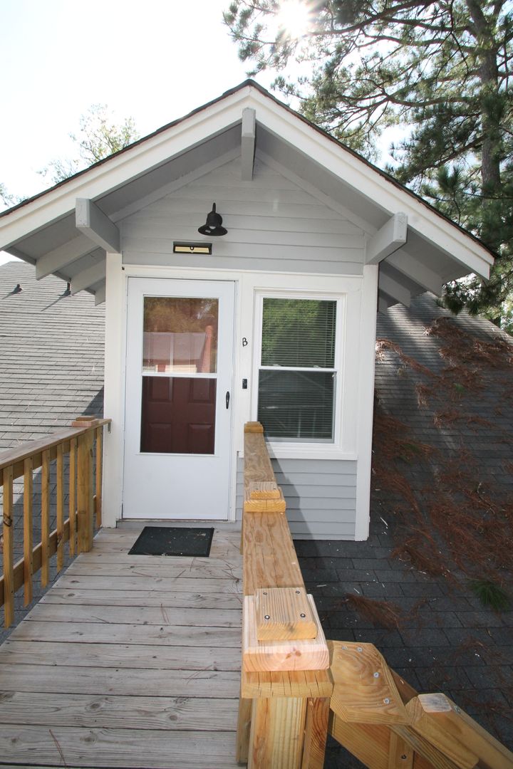 Rock Hill House: 653 B East Main St