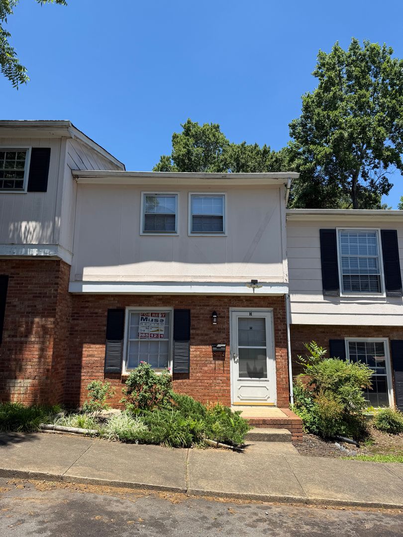 Rock Hill House: 1792 H Ebenezer Road