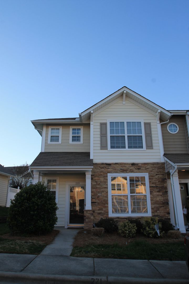 Fort Mill House: 219 Dawn Mist Lane