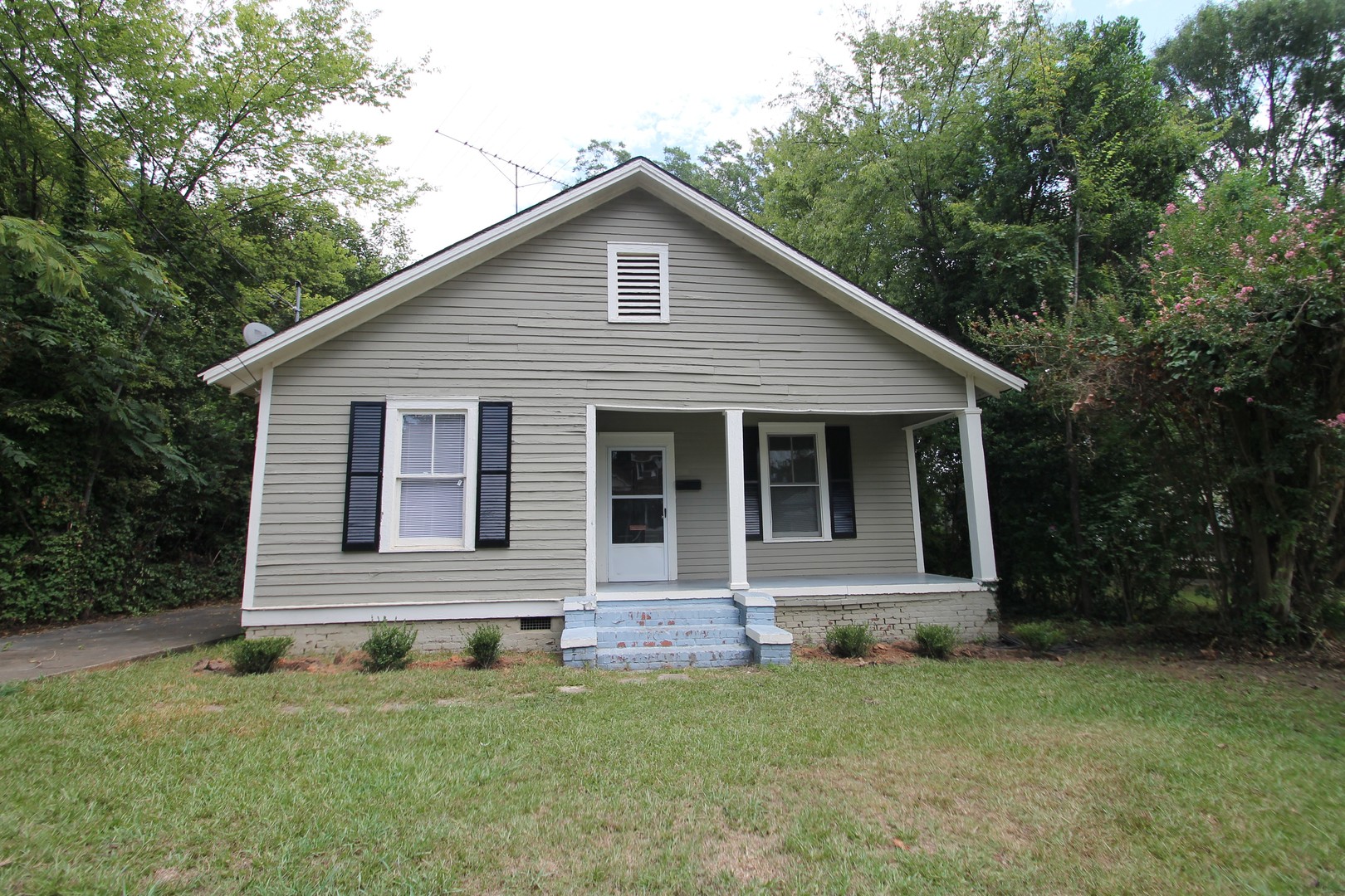 Rock Hill House: 338 Ebenezer Ave