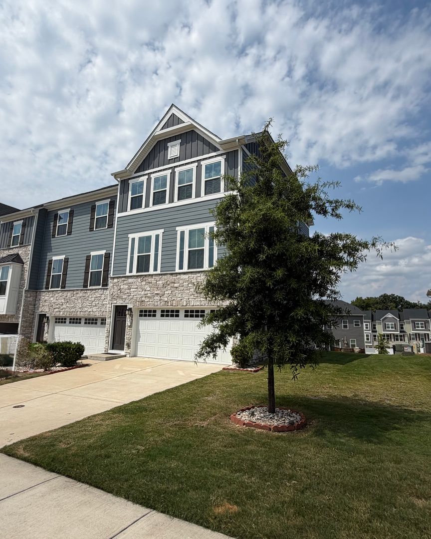 Tega Cay House: 921 Portrush Lane