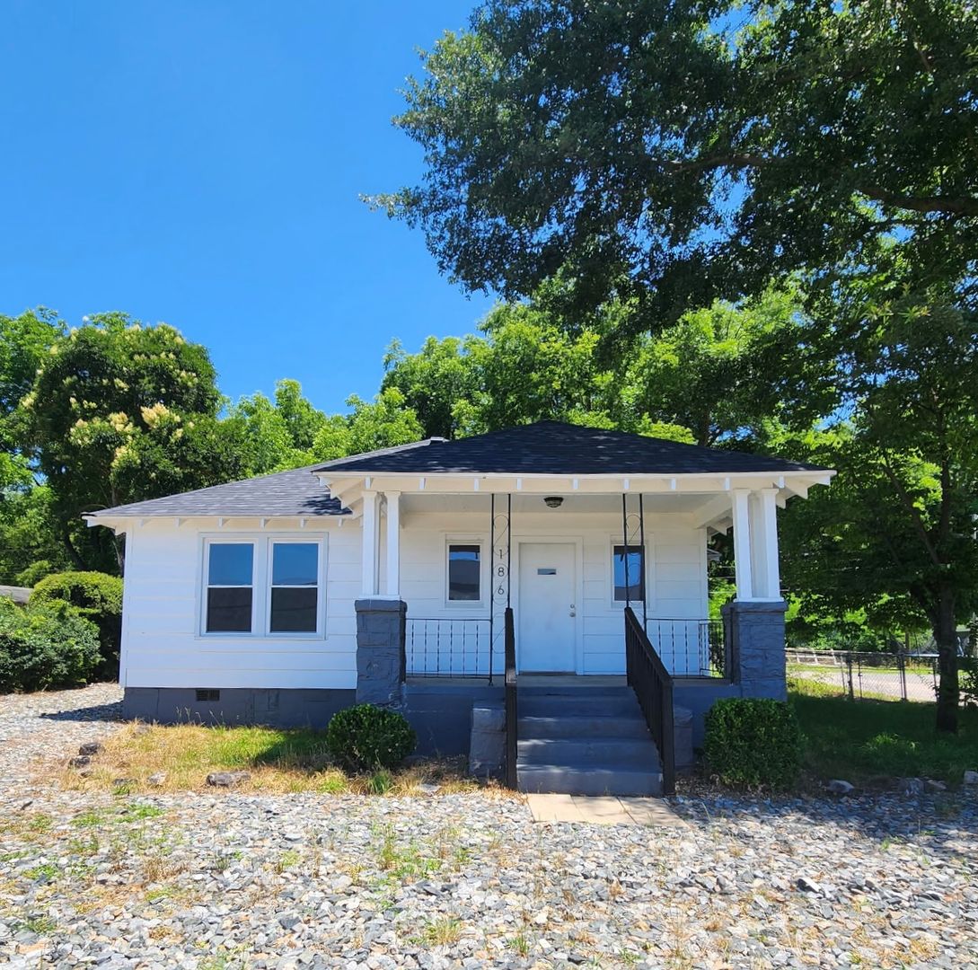 Rock Hill House: 186 Celriver Road