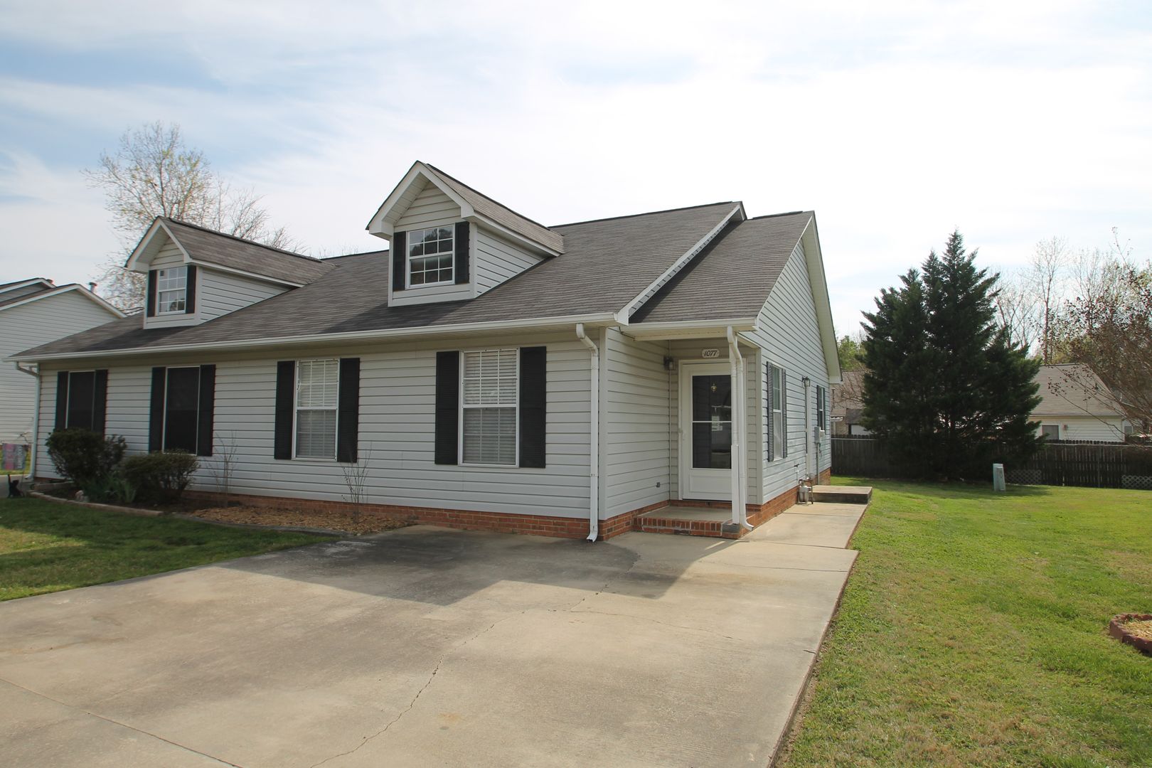 Rock Hill House: 1077 Farm Pond Lane
