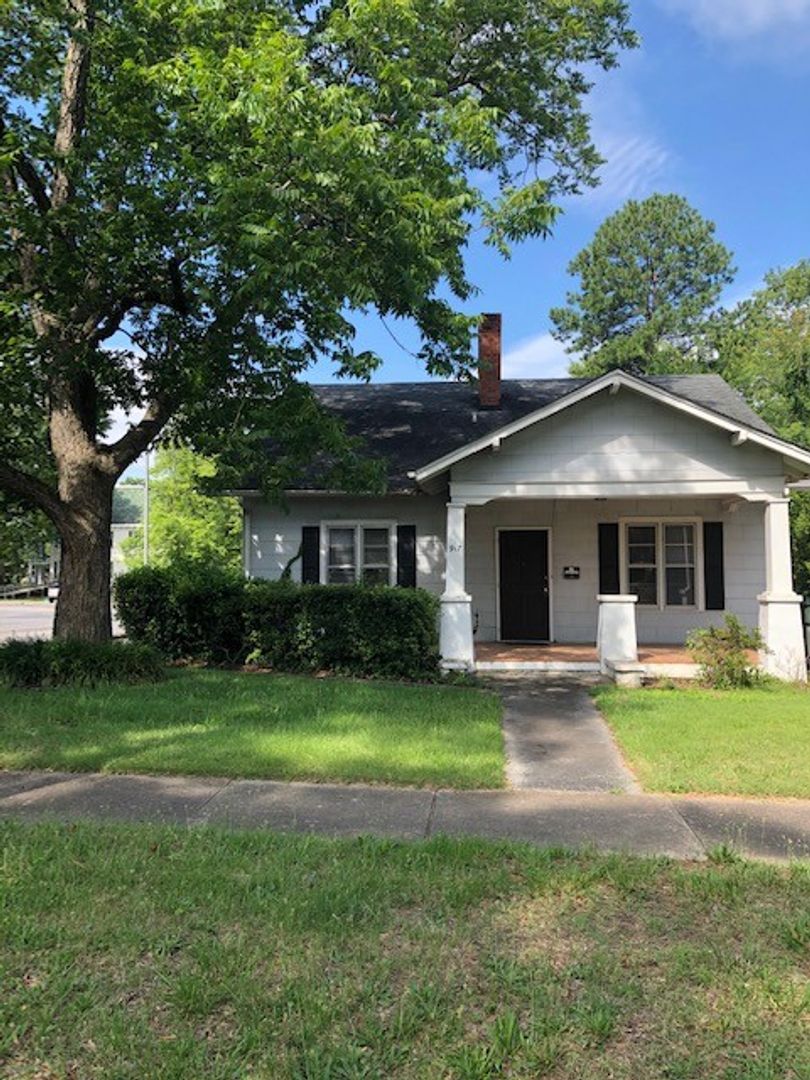 Rock Hill House: 917 College Ave Ext