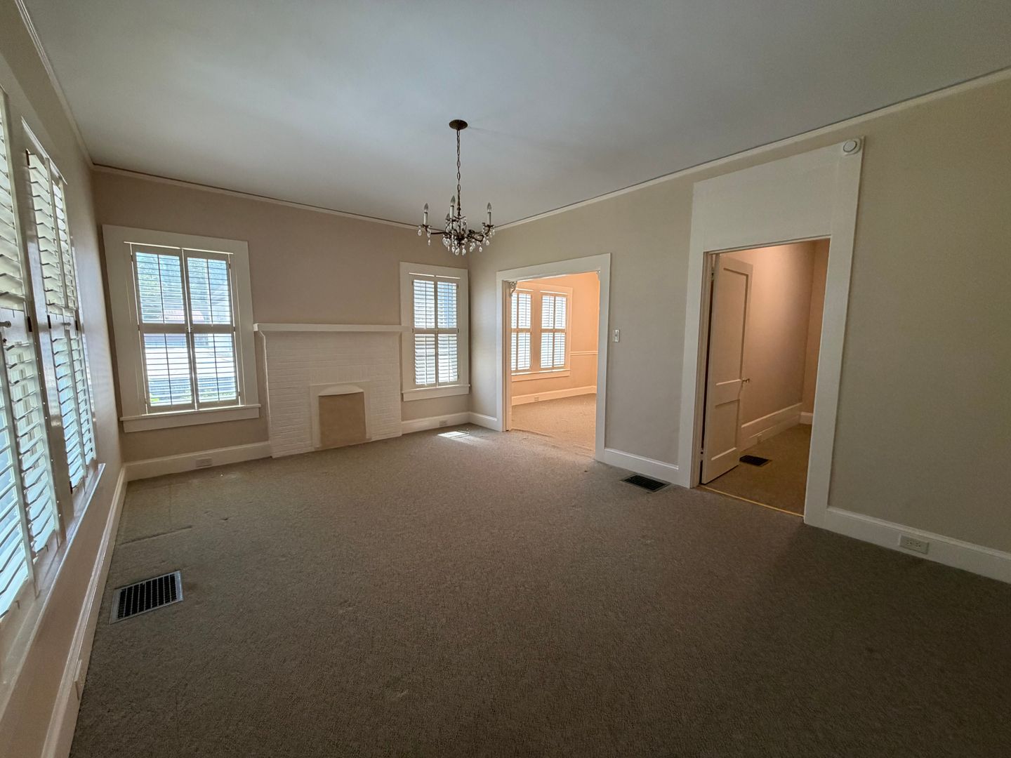 Ebenezer Road 1541 2 of 12