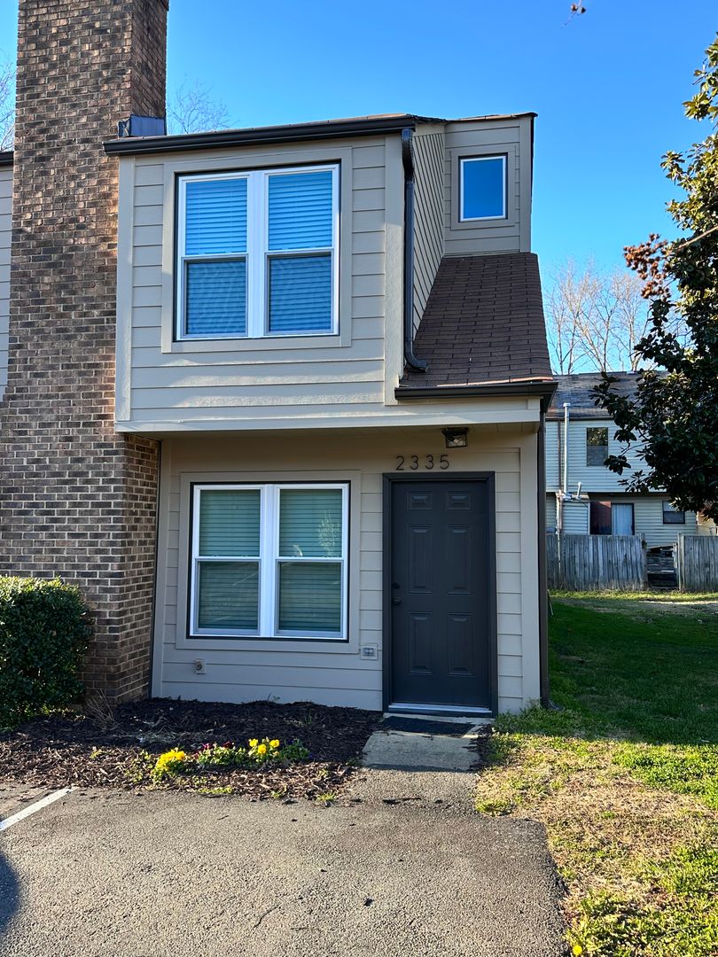 Rock Hill House: 2335 Brookview Court