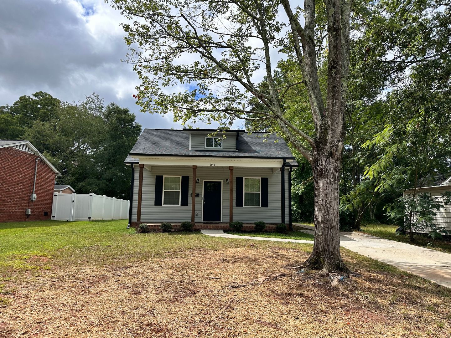 Rock Hill House: 241 Bynum Ave