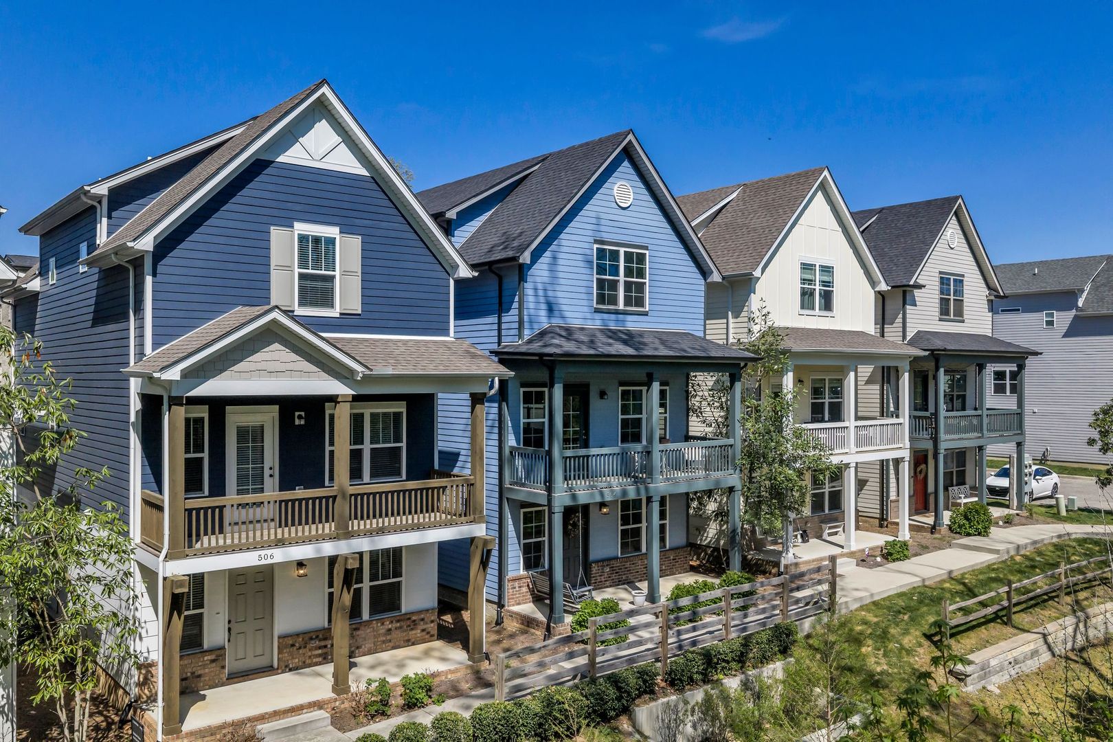 Nashville House: 506 Broussard Blvd