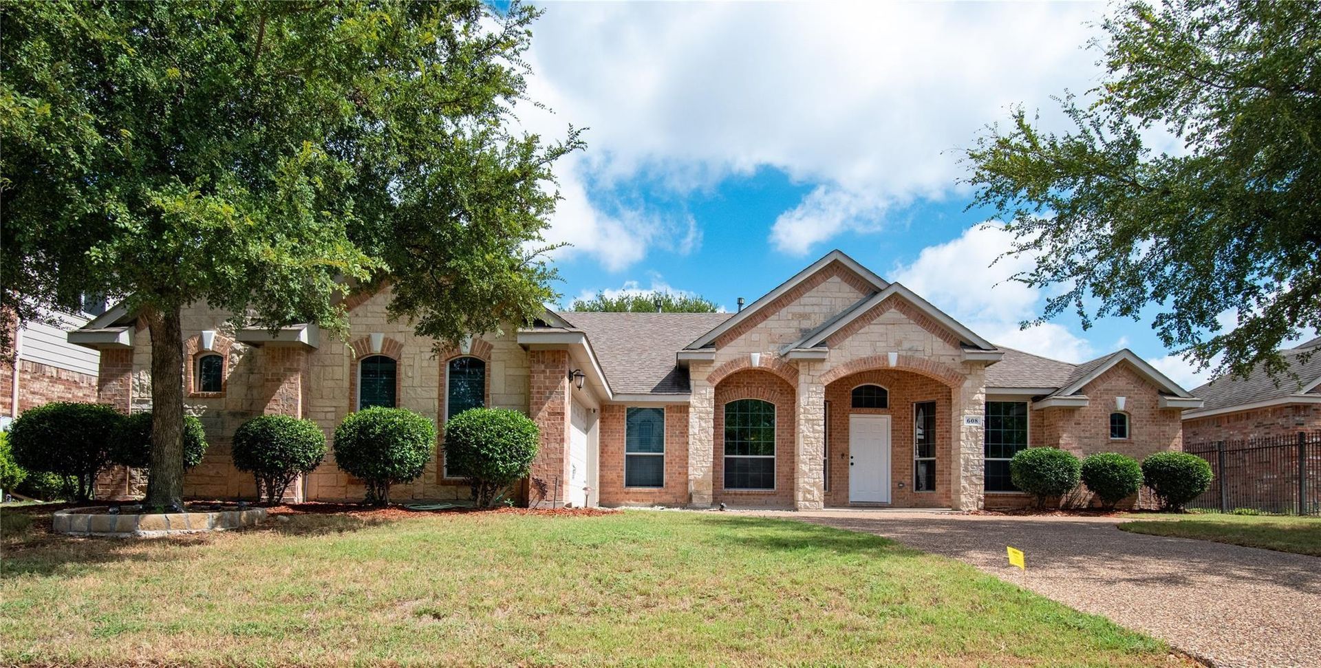 Desoto House: 608 Vanilla Court