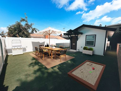 New & Modern 1 Bed / 1 Bath on Fire Mountain! 2 Miles to the Beach – photo 1