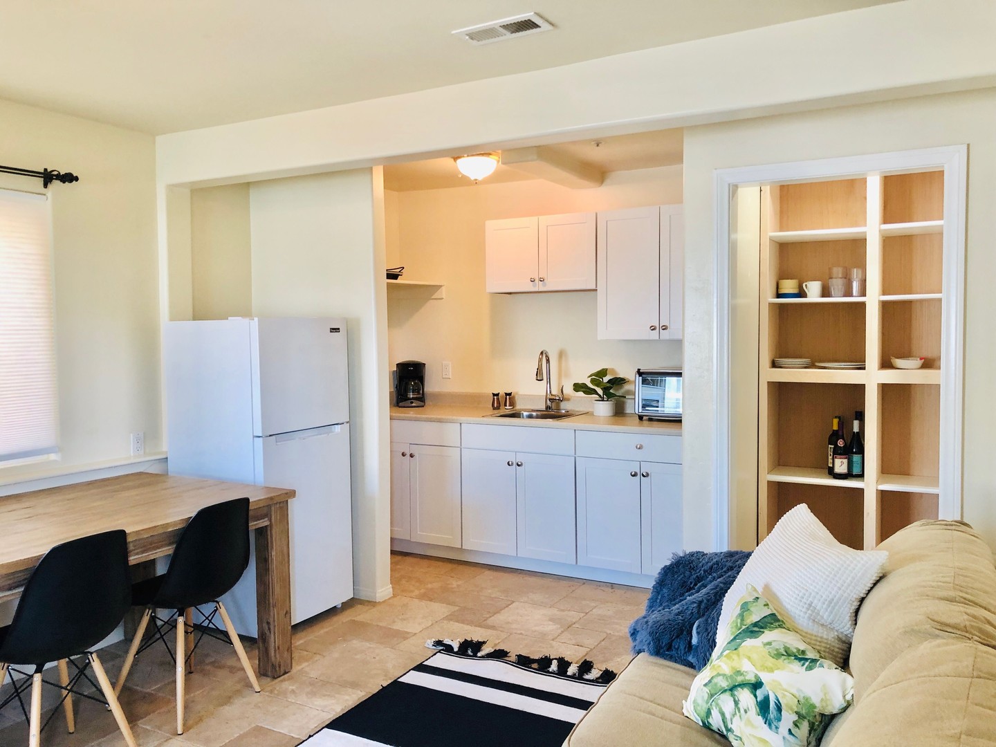 Encinitas House: 247 N. Vulcan Avenue Unit B