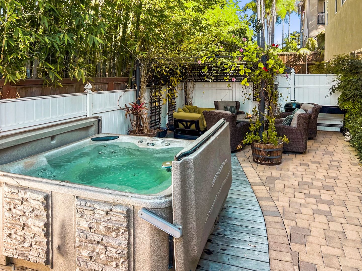 Carlsbad House: 1276 Pine Avenue