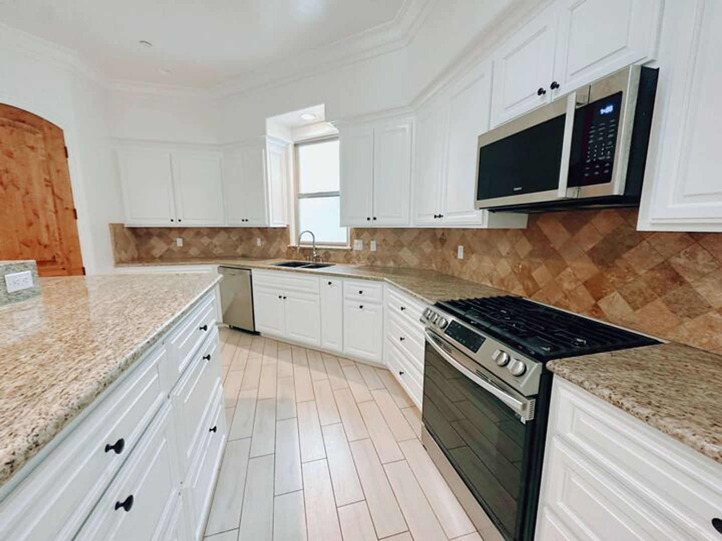 Carlsbad House: 1274 Pine Avenue