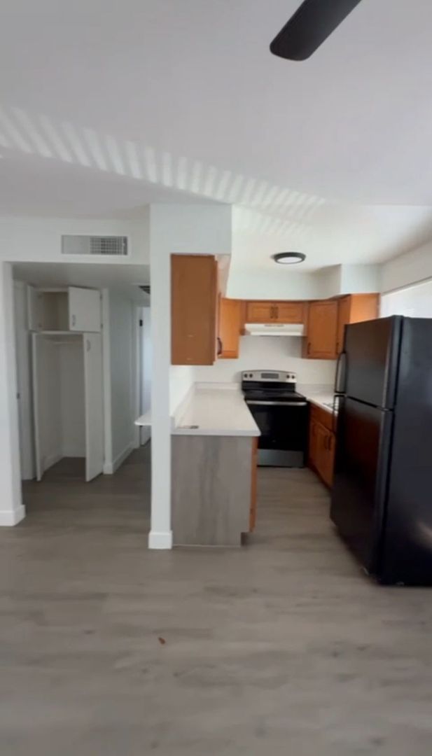 Phoenix Apartment: 2302 N 27th St
