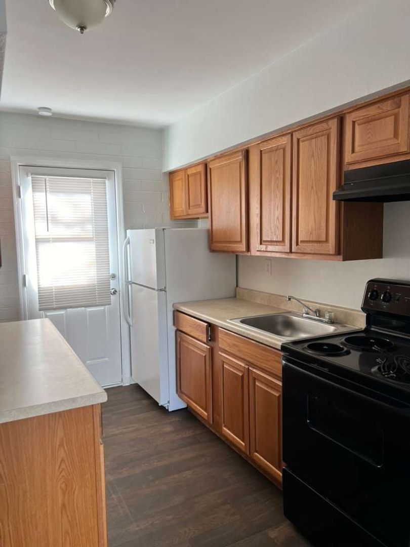 Phoenix Apartment: 2302 N 27th St