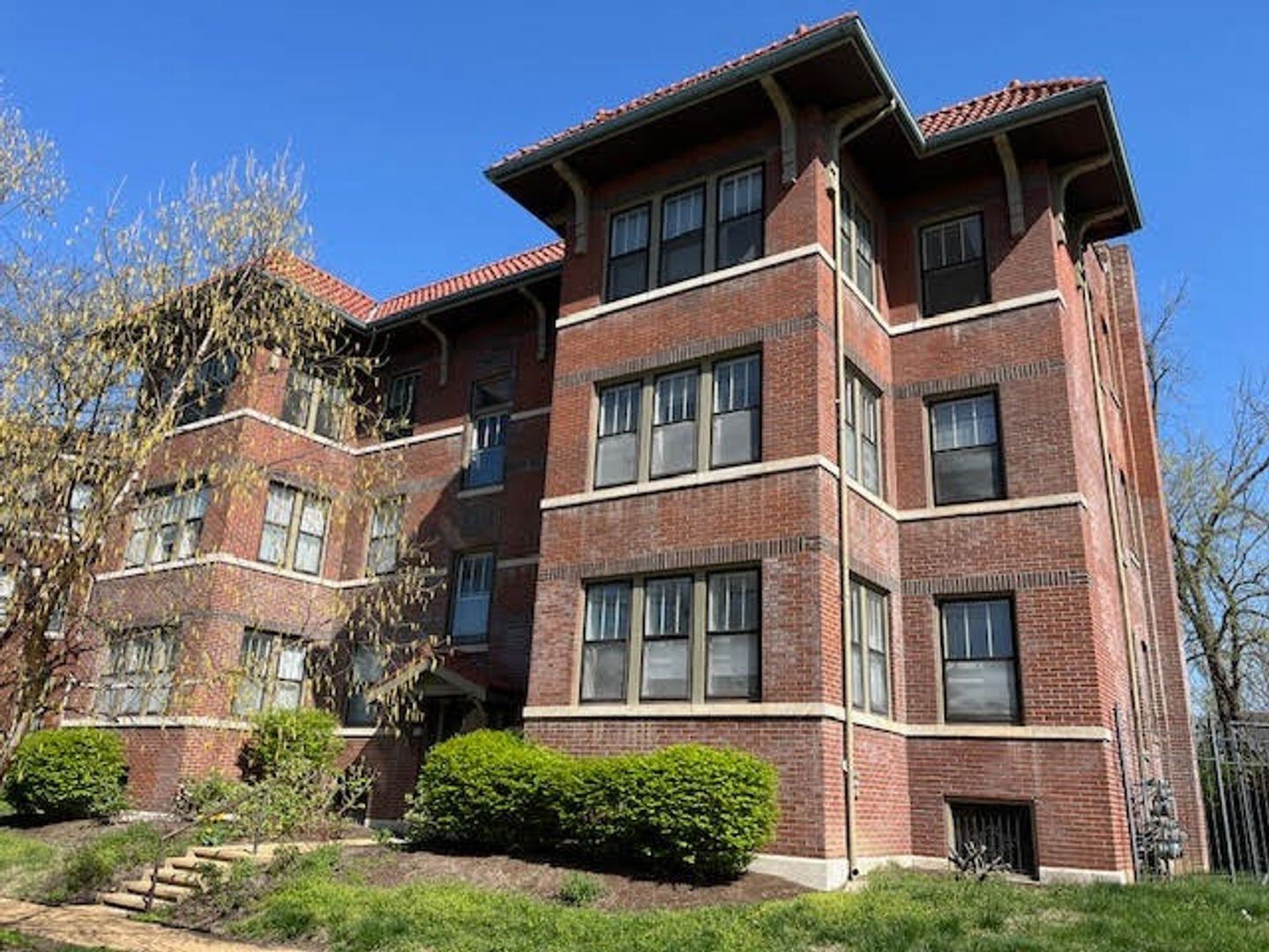St. Louis Apartment: 5803 Waterman