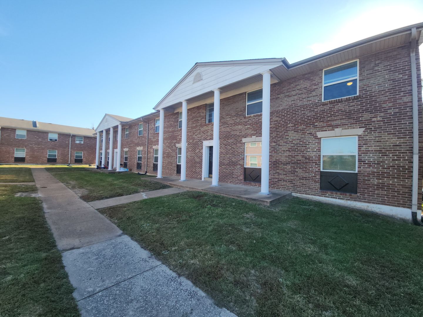 St. Louis Apartment: 9900 Sloane Square