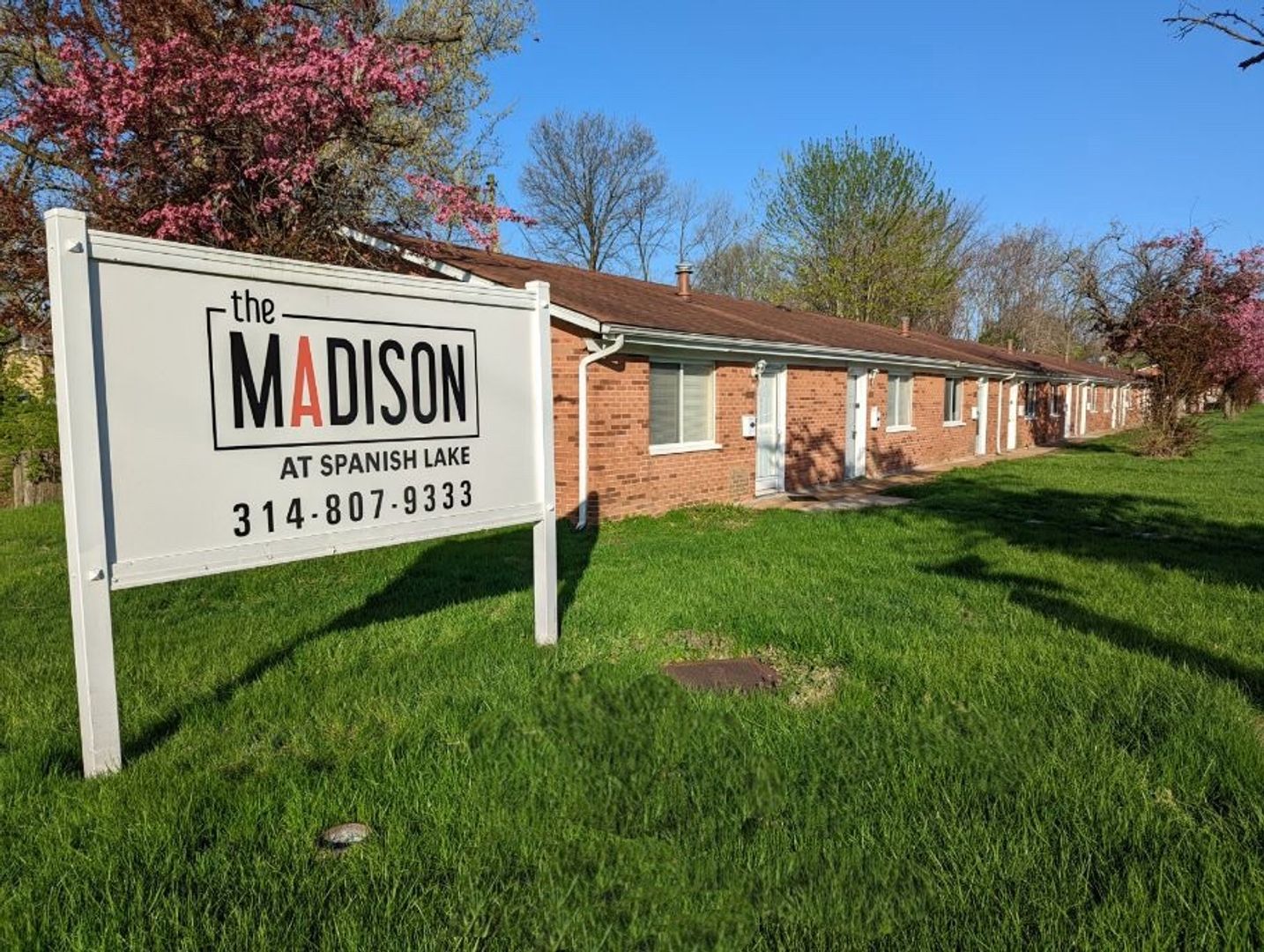 Spanish Lake Apartment: 1510 - 1574 Leonaire Ct