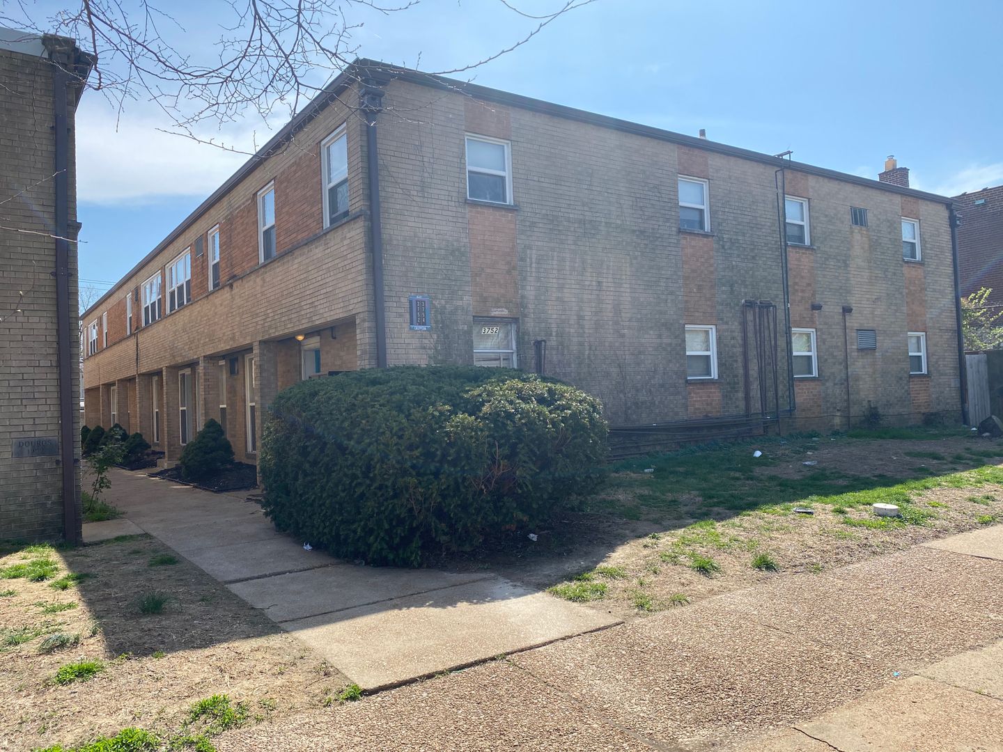 St. Louis Apartment: 3752-54 Chippewa Street