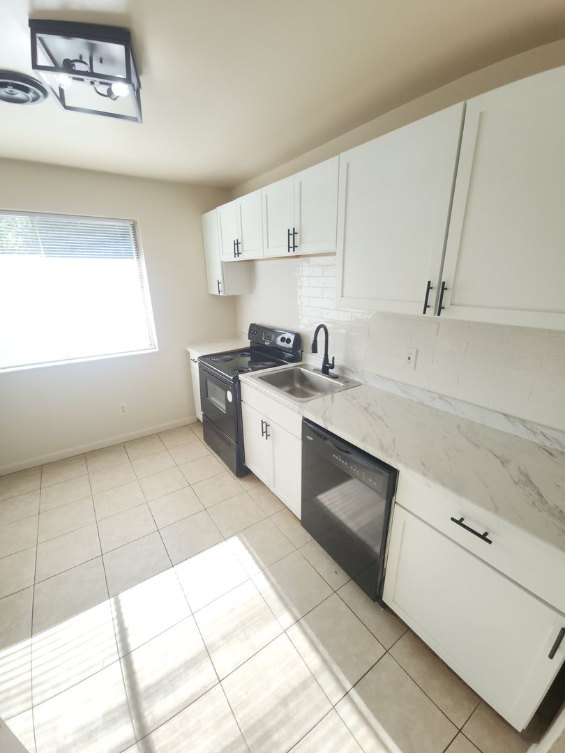 St. Louis Apartment: 9900 Sloane Square