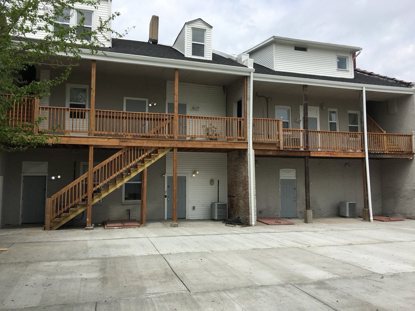 St. Louis House: 7718 - A (3rd Floor) S Broadway