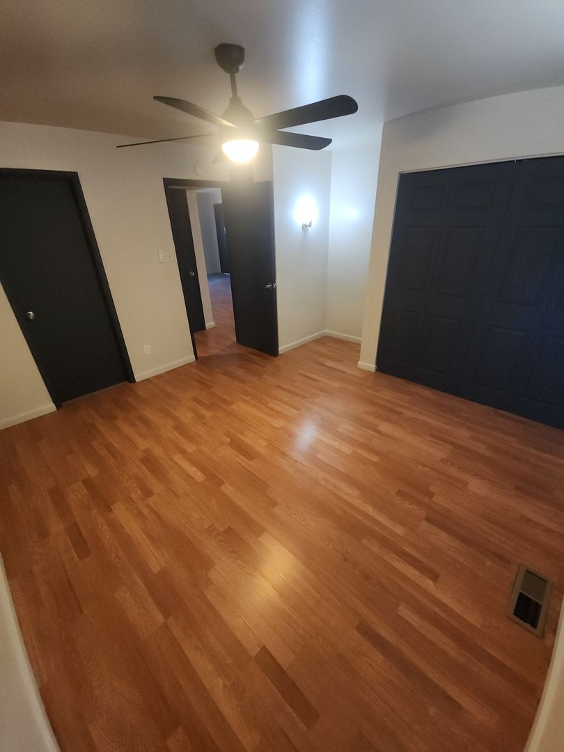 St. Louis Apartment: Sloane Square