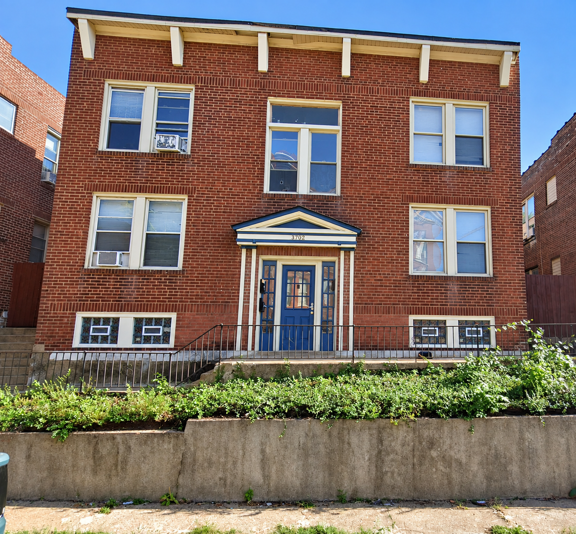 St. Louis Apartment: 3702 S. Broadway