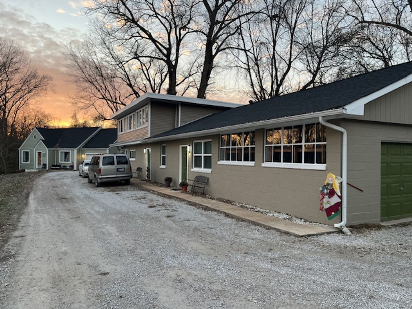 Fairview Heights Apartment: 10021 St Clair Ave