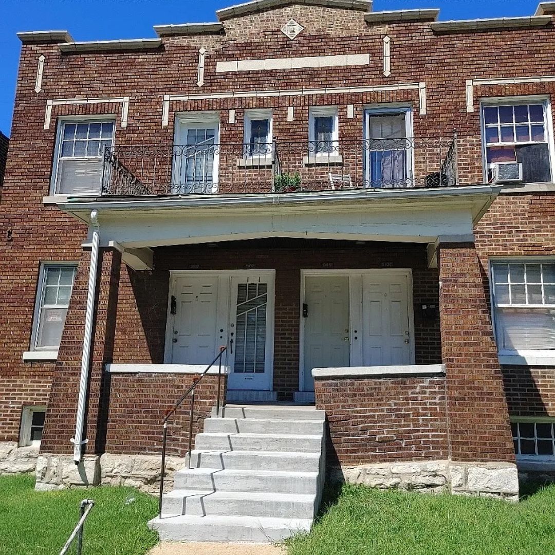 St. Louis Apartment: 5107 S. Broadway