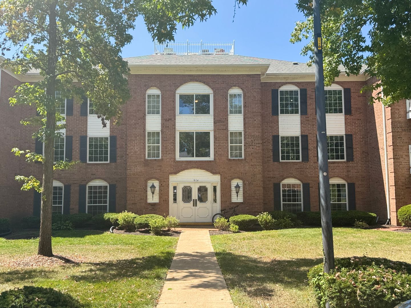 Spacious Well Kept Condo in West County (Ballwin) 